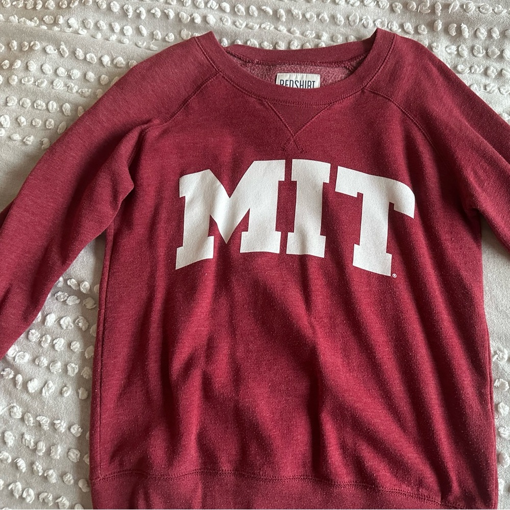 Cute vintage look MIT sweatshirt size M!